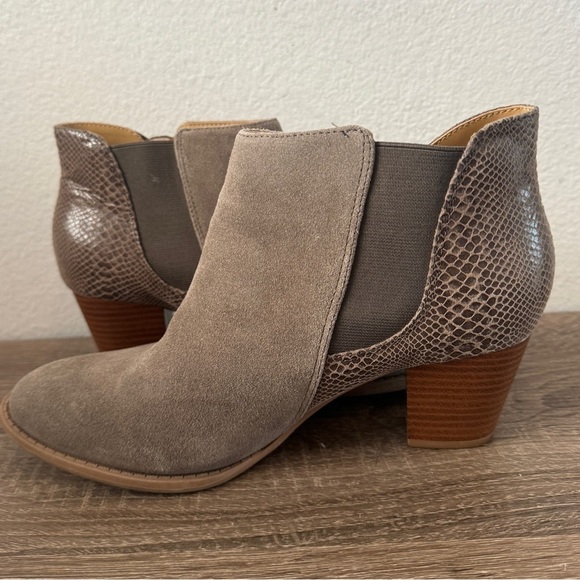 Vionic Anne Bootie, Size 7 - Picture 5 of 8
